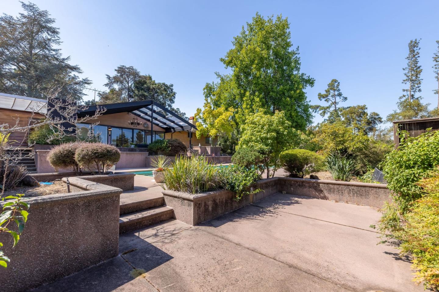 Detail Gallery Image 118 of 123 For 530 Darrell Rd, Hillsborough,  CA 94010 - 5 Beds | 3/2 Baths