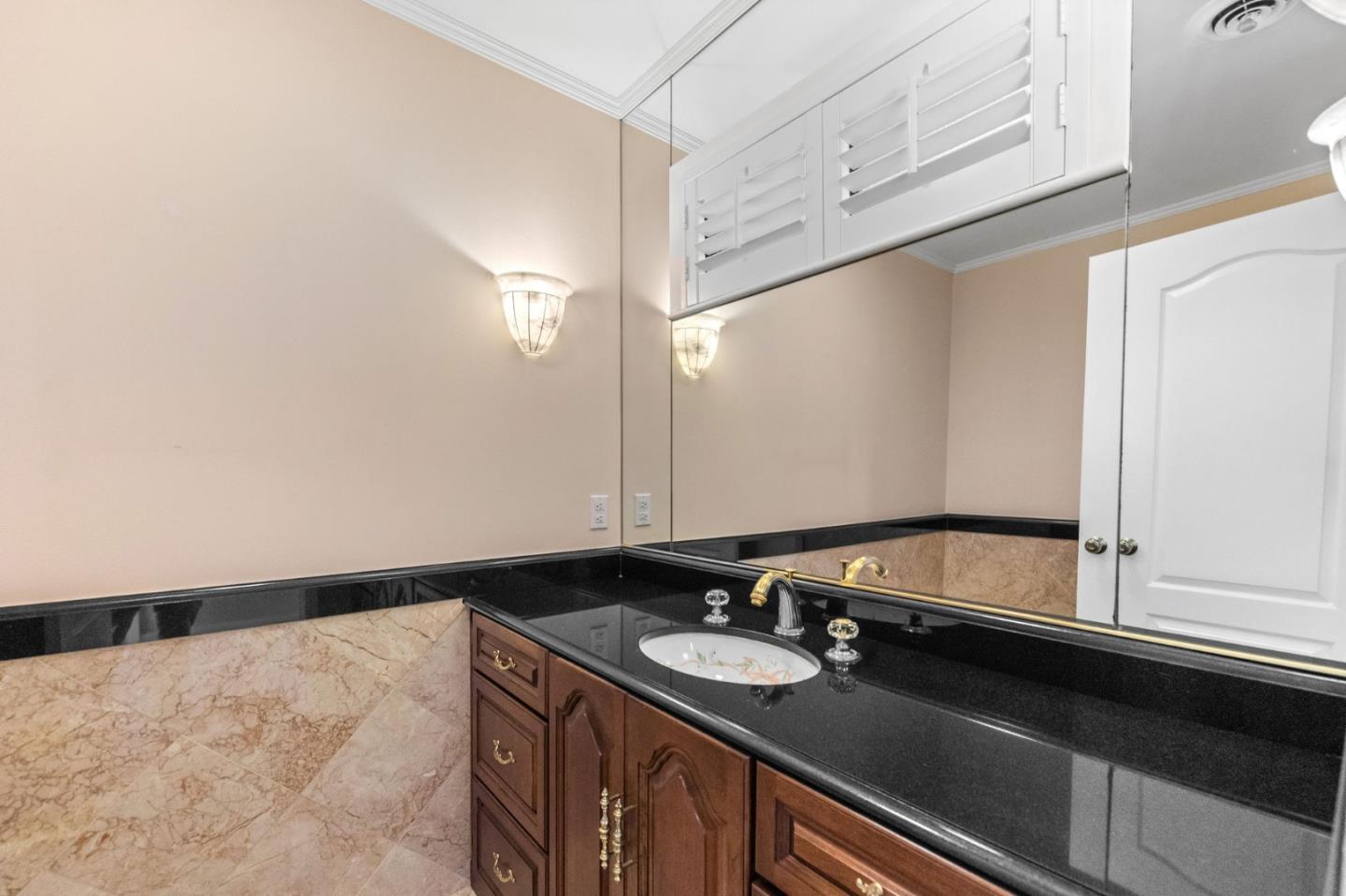 Detail Gallery Image 13 of 123 For 530 Darrell Rd, Hillsborough,  CA 94010 - 5 Beds | 3/2 Baths