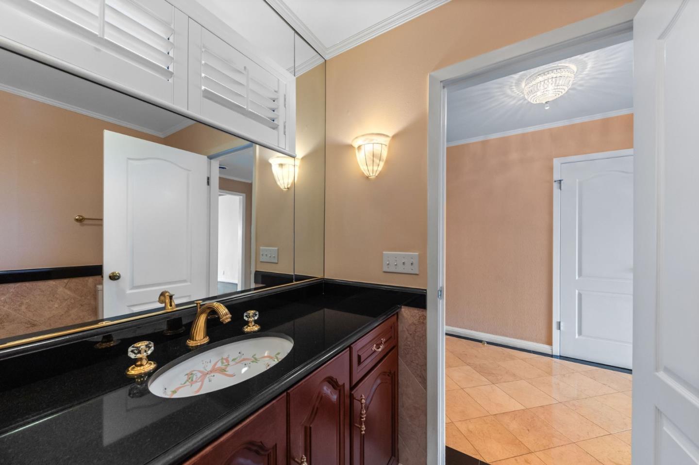 Detail Gallery Image 14 of 123 For 530 Darrell Rd, Hillsborough,  CA 94010 - 5 Beds | 3/2 Baths