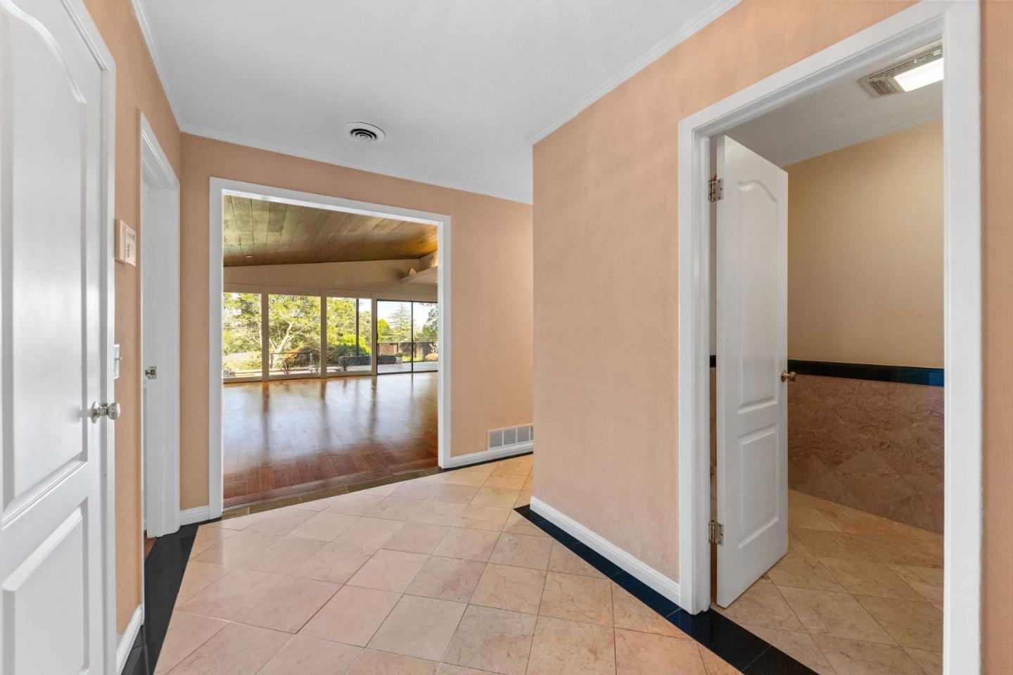 Detail Gallery Image 15 of 123 For 530 Darrell Rd, Hillsborough,  CA 94010 - 5 Beds | 3/2 Baths