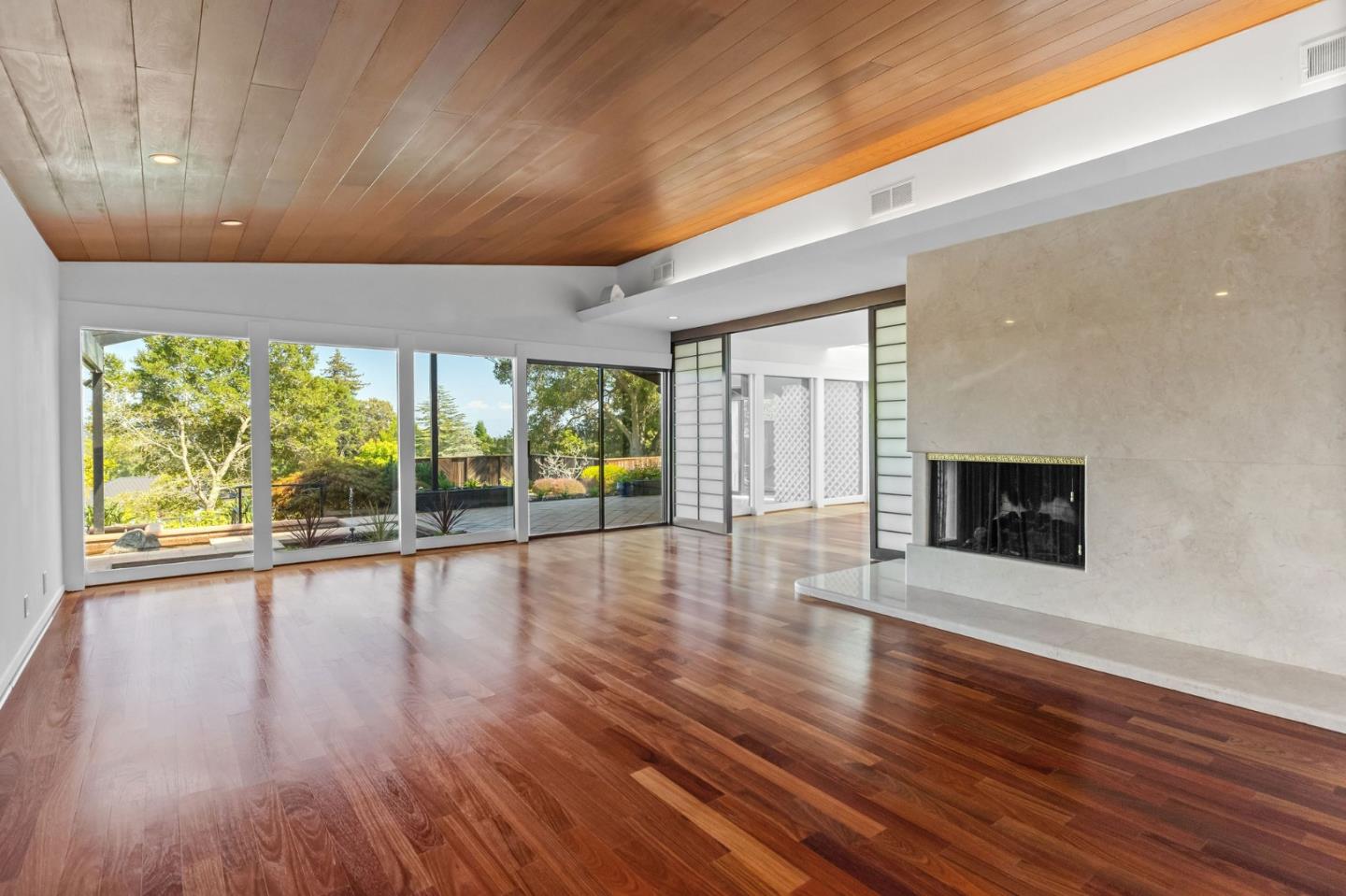 Detail Gallery Image 16 of 123 For 530 Darrell Rd, Hillsborough,  CA 94010 - 5 Beds | 3/2 Baths