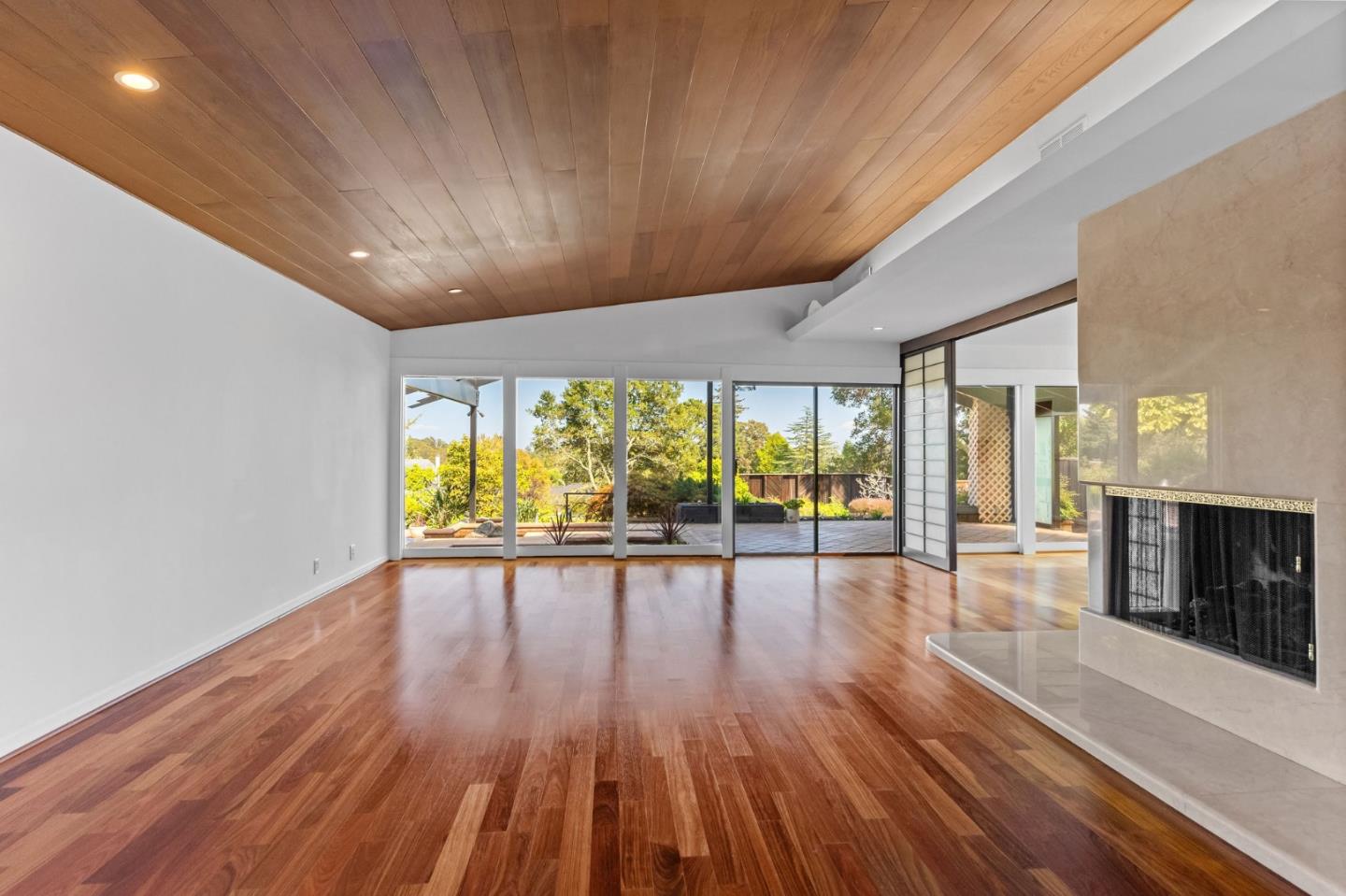 Detail Gallery Image 17 of 123 For 530 Darrell Rd, Hillsborough,  CA 94010 - 5 Beds | 3/2 Baths