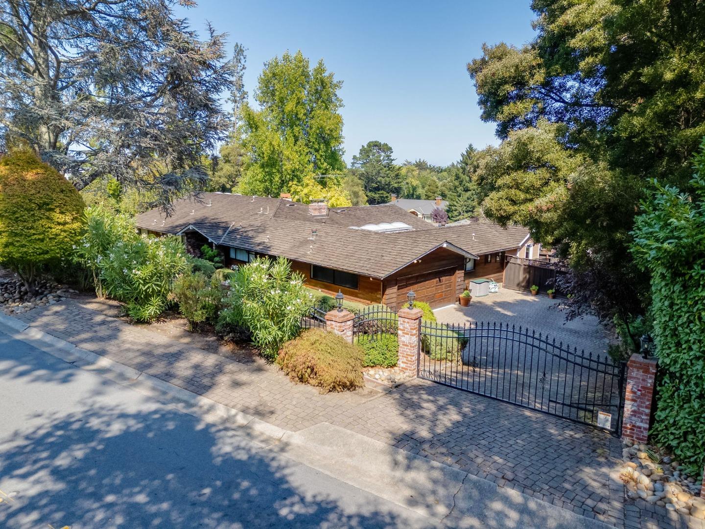 Detail Gallery Image 2 of 123 For 530 Darrell Rd, Hillsborough,  CA 94010 - 5 Beds | 3/2 Baths