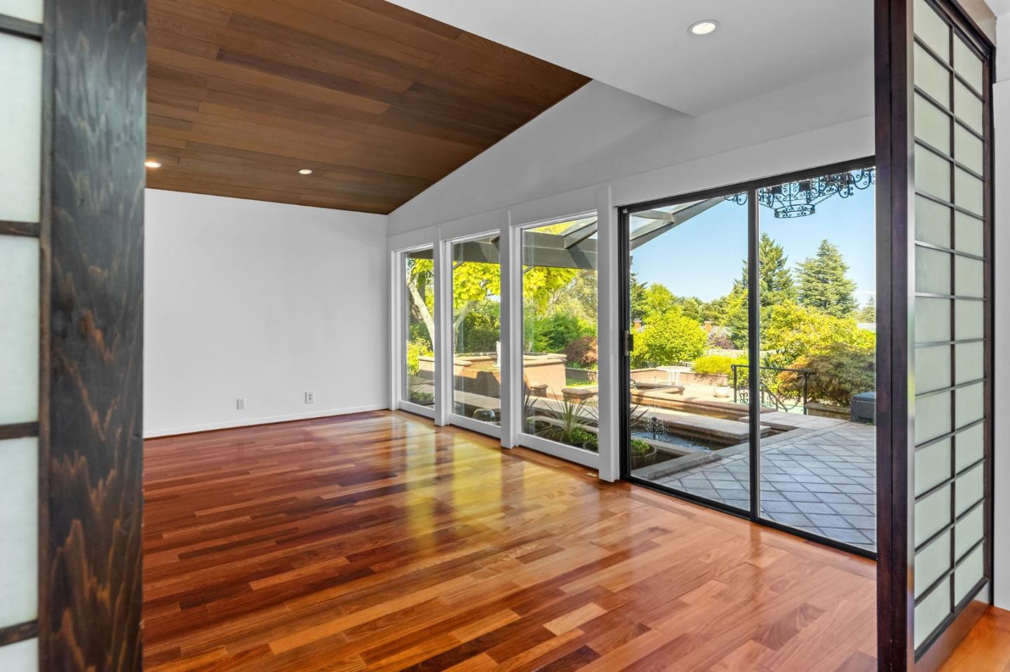 Detail Gallery Image 21 of 123 For 530 Darrell Rd, Hillsborough,  CA 94010 - 5 Beds | 3/2 Baths