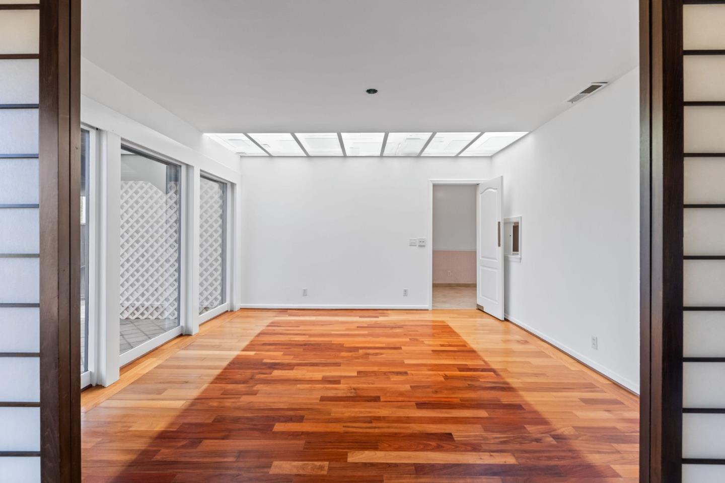 Detail Gallery Image 22 of 123 For 530 Darrell Rd, Hillsborough,  CA 94010 - 5 Beds | 3/2 Baths