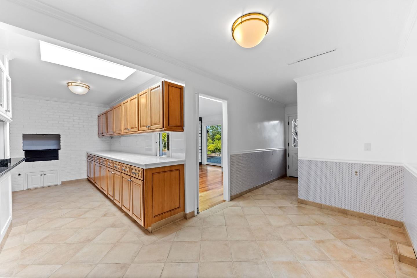 Detail Gallery Image 26 of 123 For 530 Darrell Rd, Hillsborough,  CA 94010 - 5 Beds | 3/2 Baths