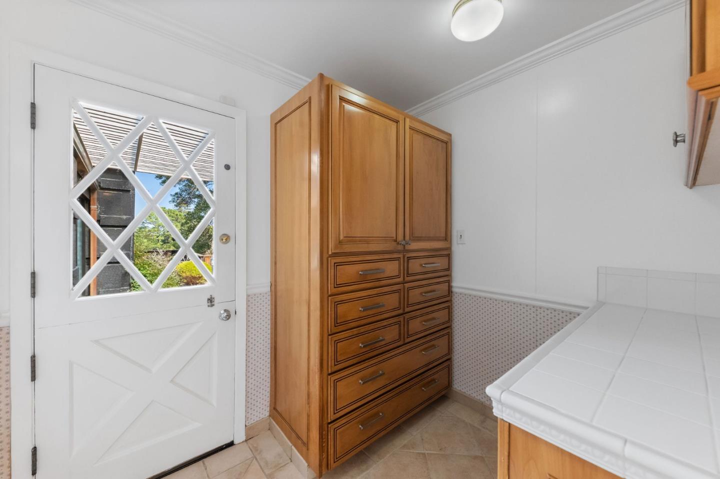 Detail Gallery Image 27 of 123 For 530 Darrell Rd, Hillsborough,  CA 94010 - 5 Beds | 3/2 Baths