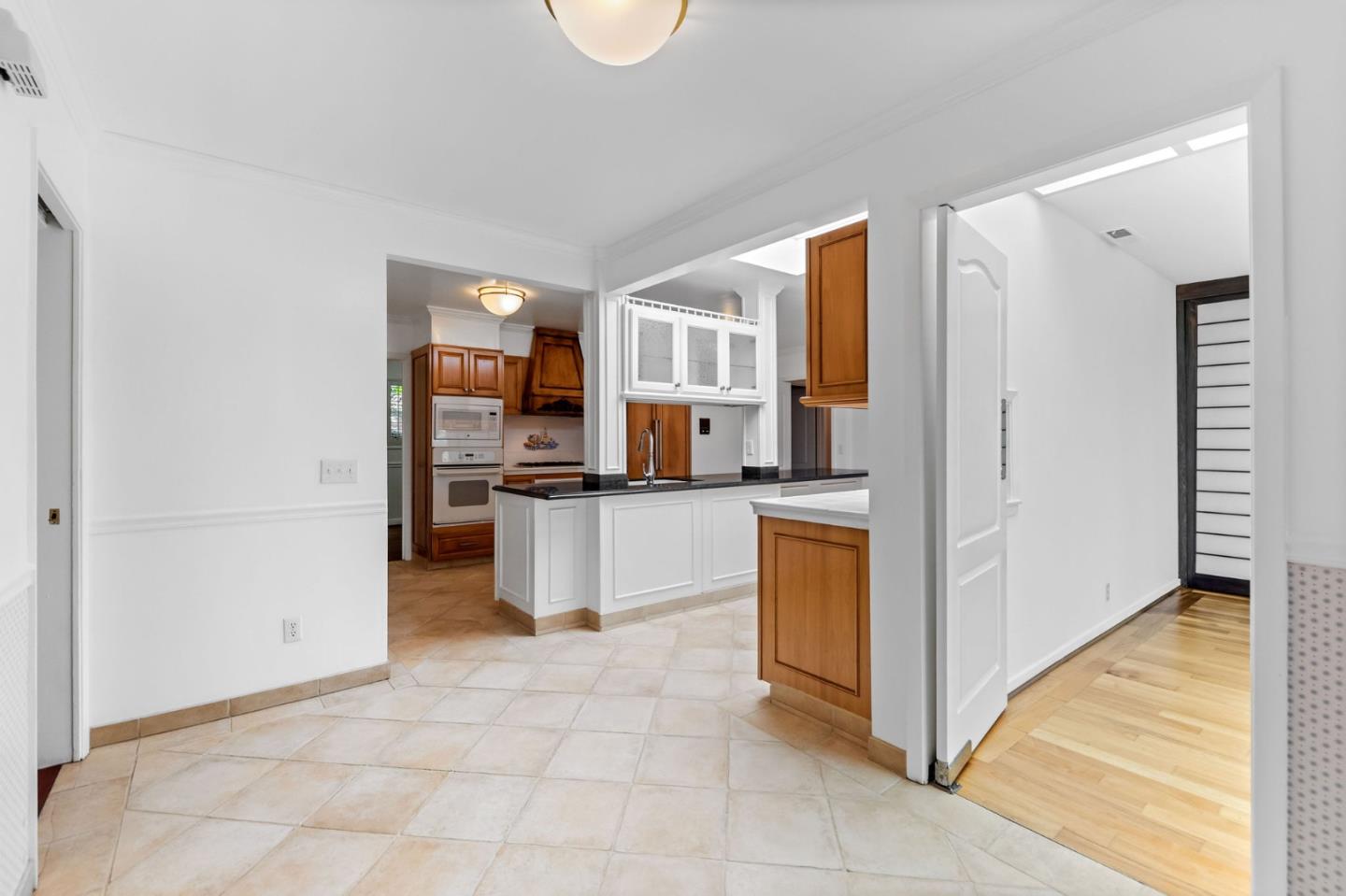 Detail Gallery Image 30 of 123 For 530 Darrell Rd, Hillsborough,  CA 94010 - 5 Beds | 3/2 Baths