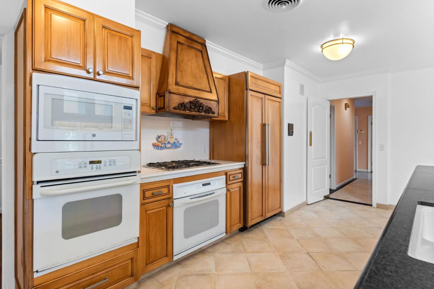 Detail Gallery Image 36 of 123 For 530 Darrell Rd, Hillsborough,  CA 94010 - 5 Beds | 3/2 Baths
