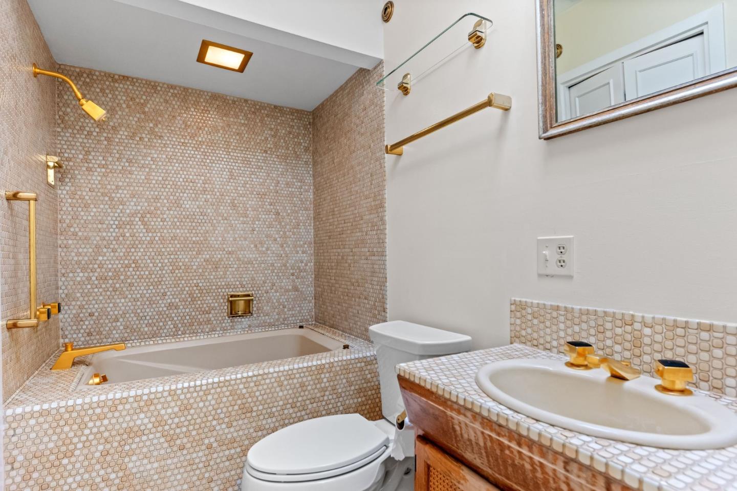Detail Gallery Image 41 of 123 For 530 Darrell Rd, Hillsborough,  CA 94010 - 5 Beds | 3/2 Baths