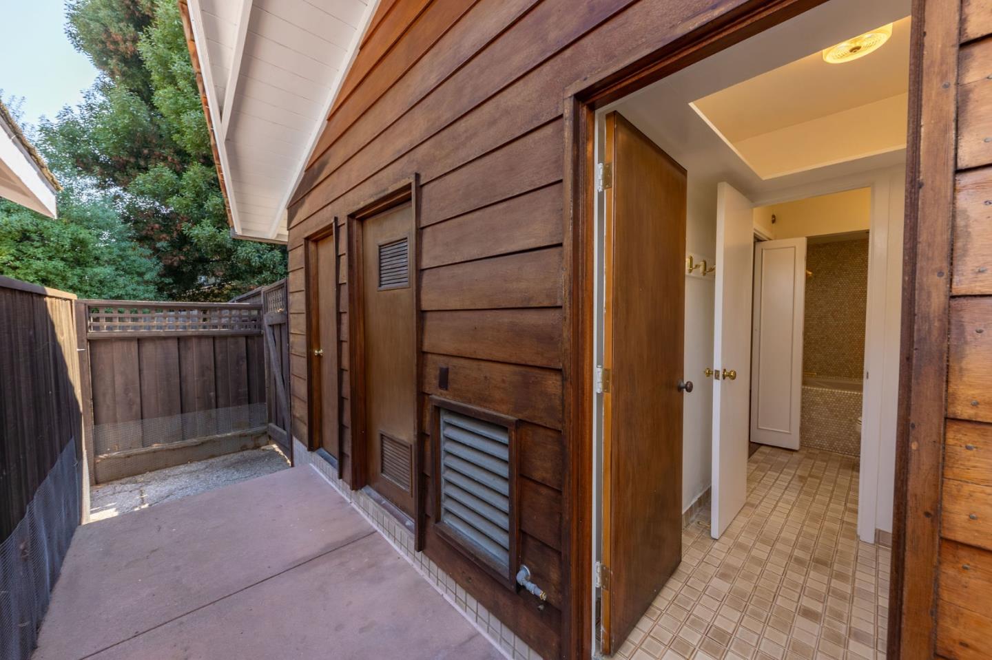 Detail Gallery Image 46 of 123 For 530 Darrell Rd, Hillsborough,  CA 94010 - 5 Beds | 3/2 Baths