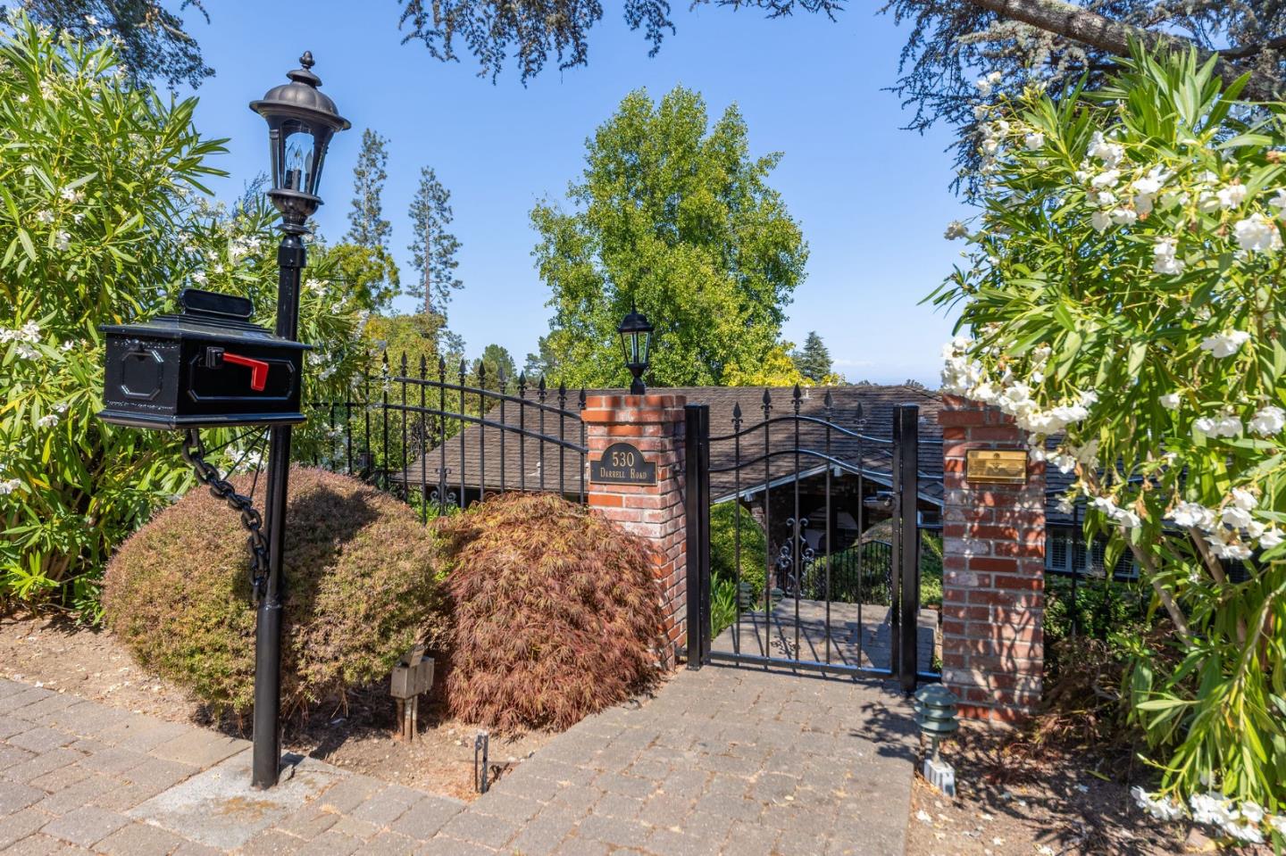 Detail Gallery Image 5 of 123 For 530 Darrell Rd, Hillsborough,  CA 94010 - 5 Beds | 3/2 Baths