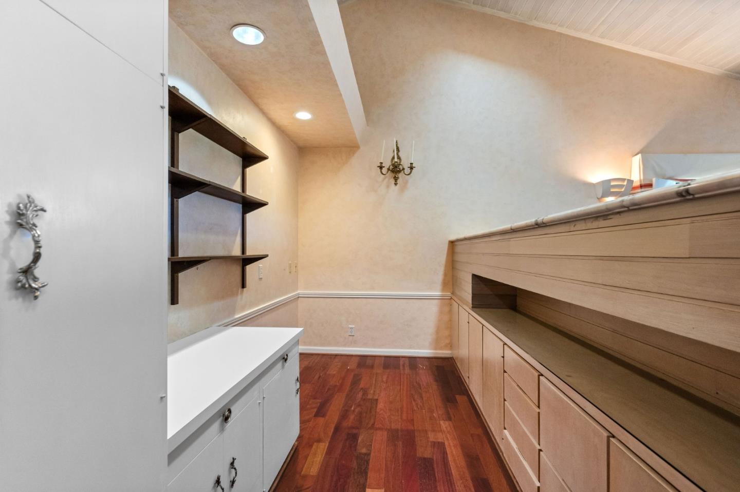 Detail Gallery Image 66 of 123 For 530 Darrell Rd, Hillsborough,  CA 94010 - 5 Beds | 3/2 Baths