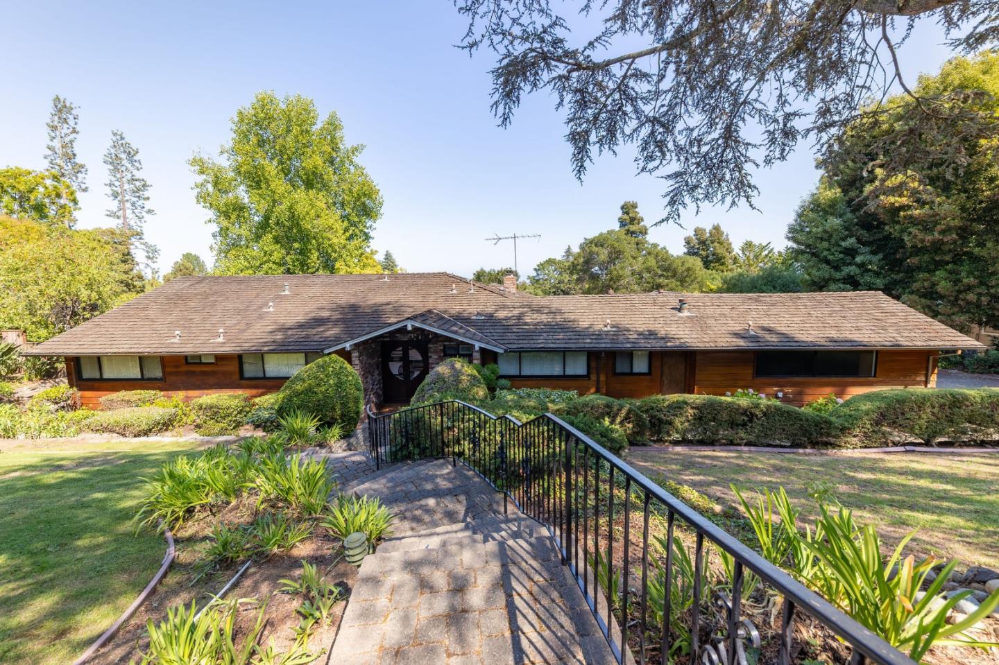 Detail Gallery Image 7 of 123 For 530 Darrell Rd, Hillsborough,  CA 94010 - 5 Beds | 3/2 Baths
