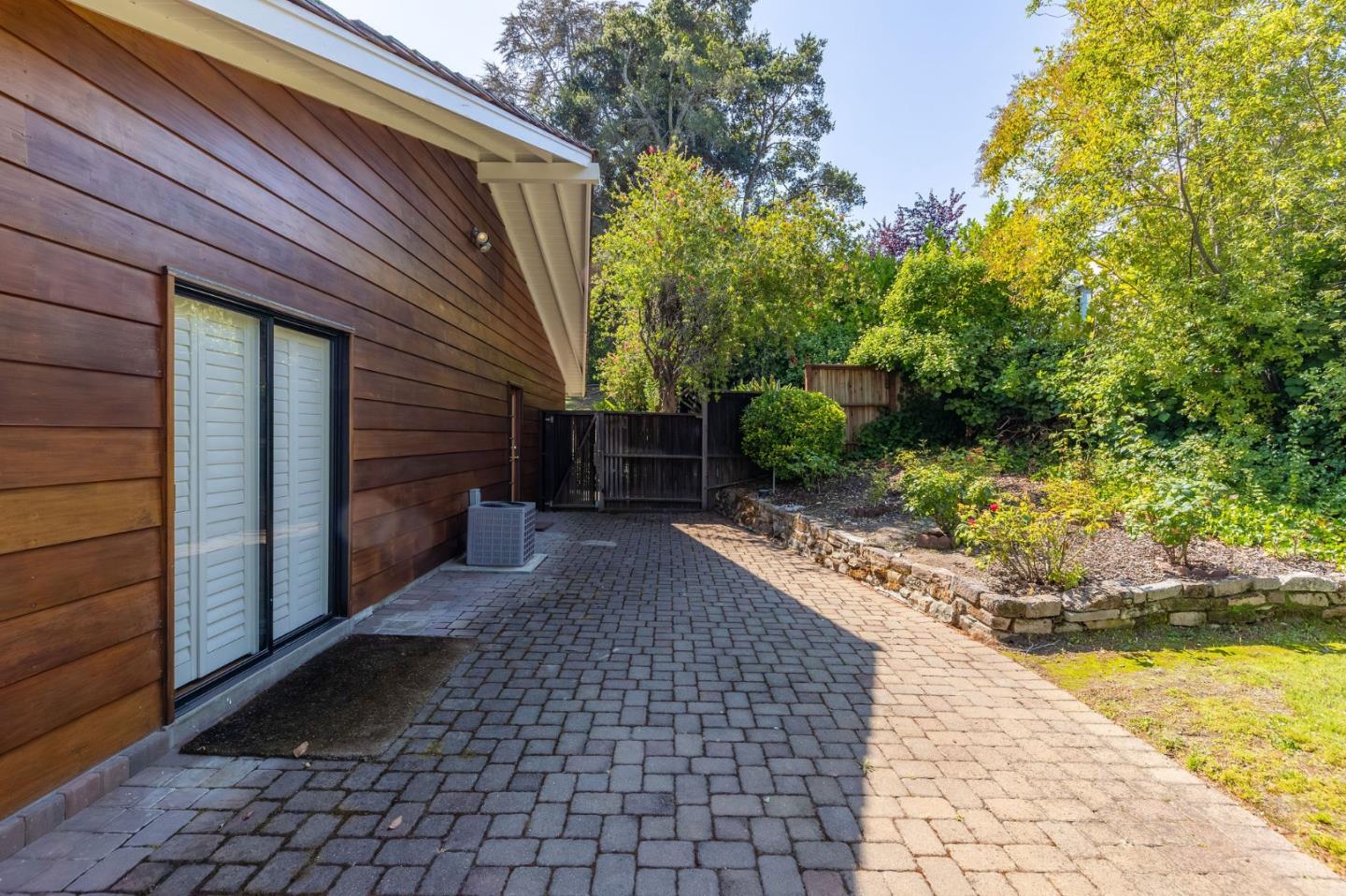Detail Gallery Image 71 of 123 For 530 Darrell Rd, Hillsborough,  CA 94010 - 5 Beds | 3/2 Baths