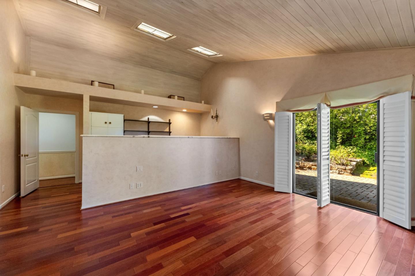 Detail Gallery Image 72 of 123 For 530 Darrell Rd, Hillsborough,  CA 94010 - 5 Beds | 3/2 Baths