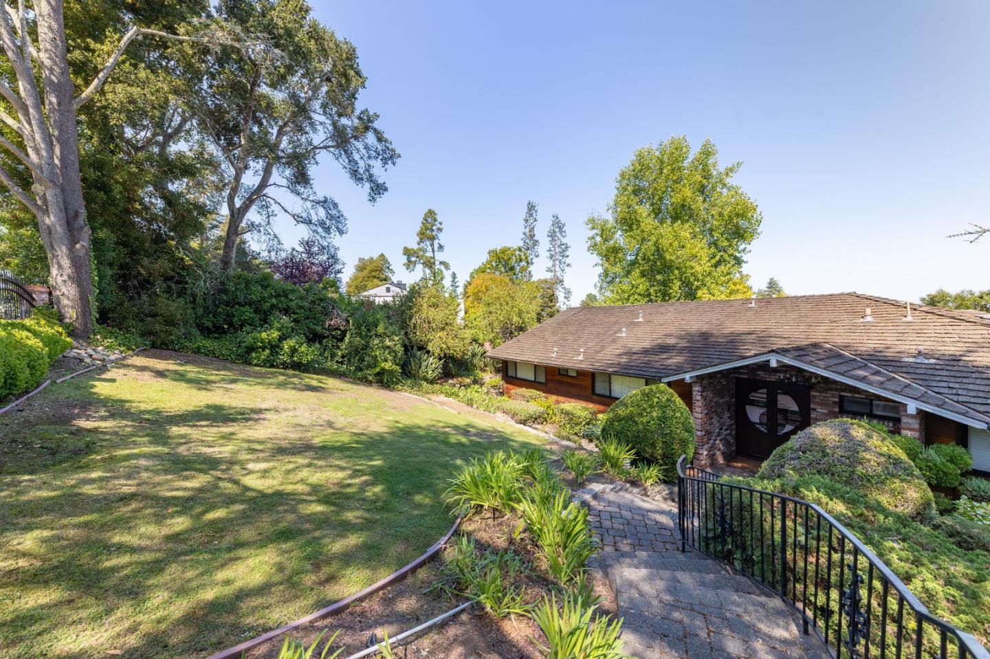 Detail Gallery Image 8 of 123 For 530 Darrell Rd, Hillsborough,  CA 94010 - 5 Beds | 3/2 Baths