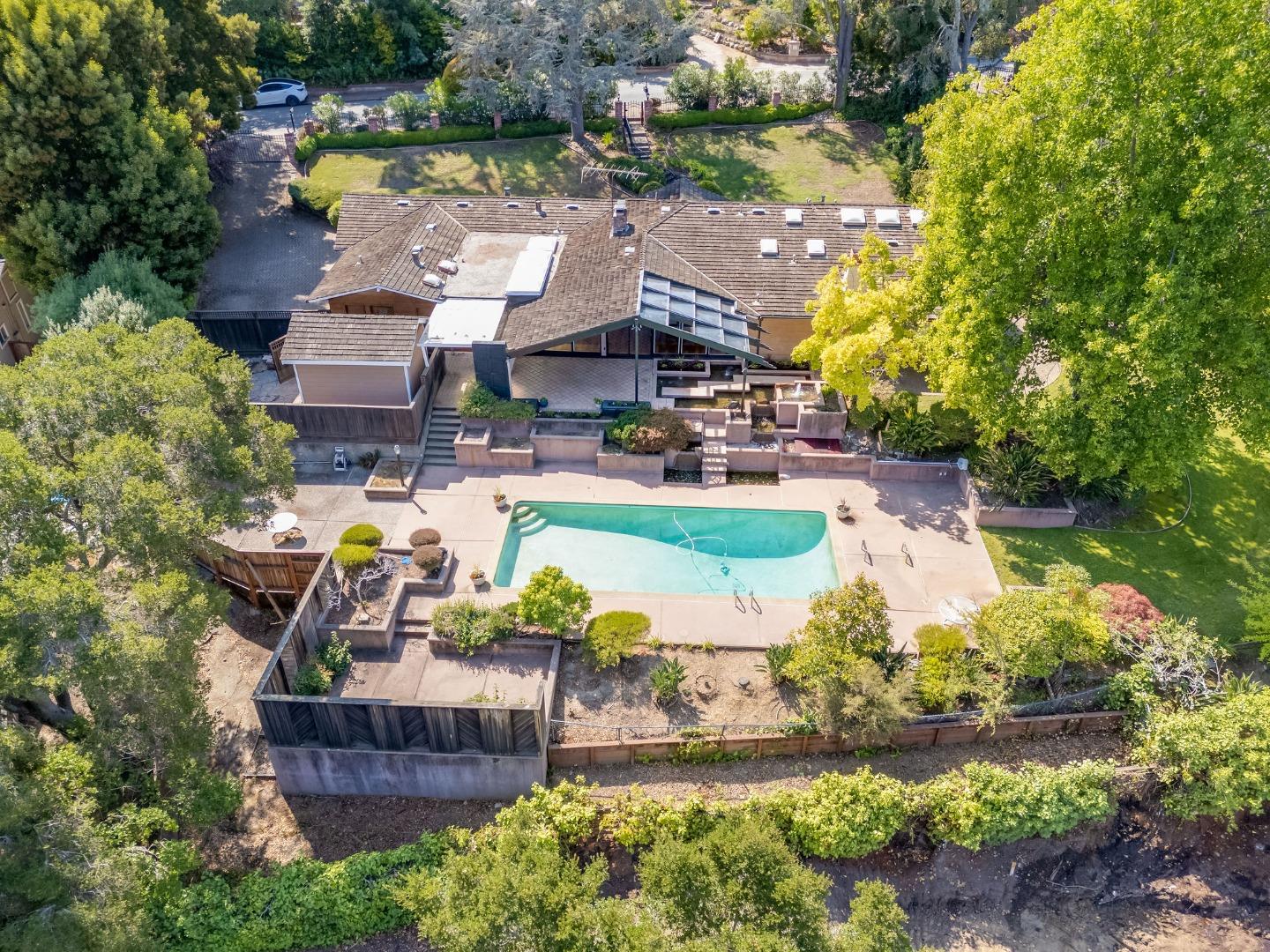 Detail Gallery Image 95 of 123 For 530 Darrell Rd, Hillsborough,  CA 94010 - 5 Beds | 3/2 Baths