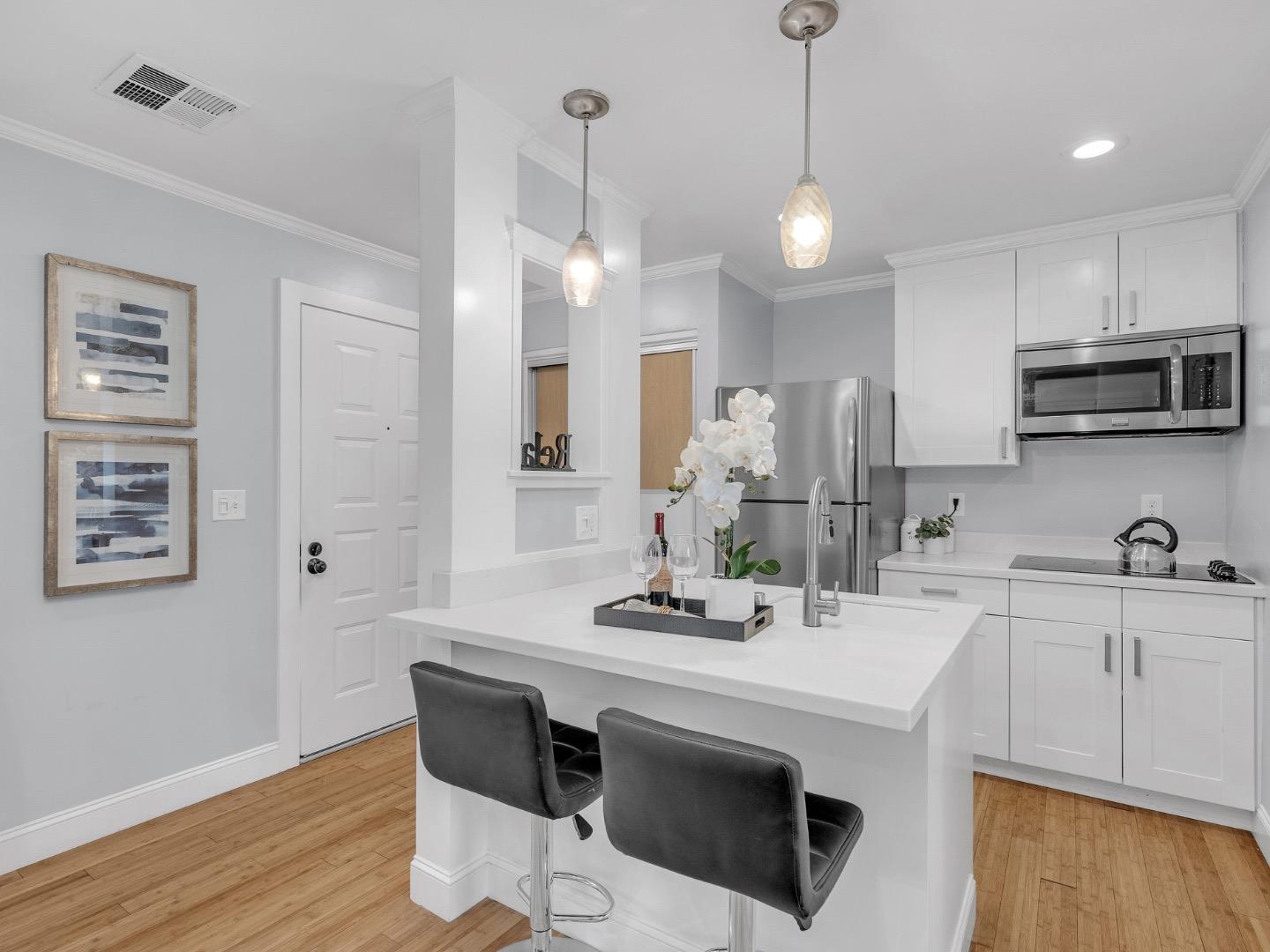 Detail Gallery Image 6 of 25 For 1988 Prince George Dr, San Jose,  CA 95116 - 1 Beds | 1 Baths