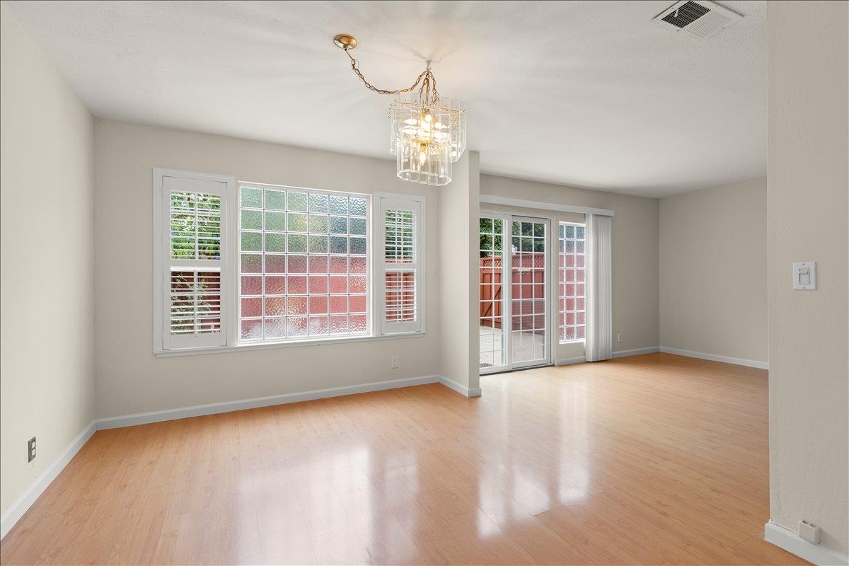 Detail Gallery Image 10 of 53 For 1010 Polk Ln, San Jose,  CA 95117 - 3 Beds | 2/1 Baths