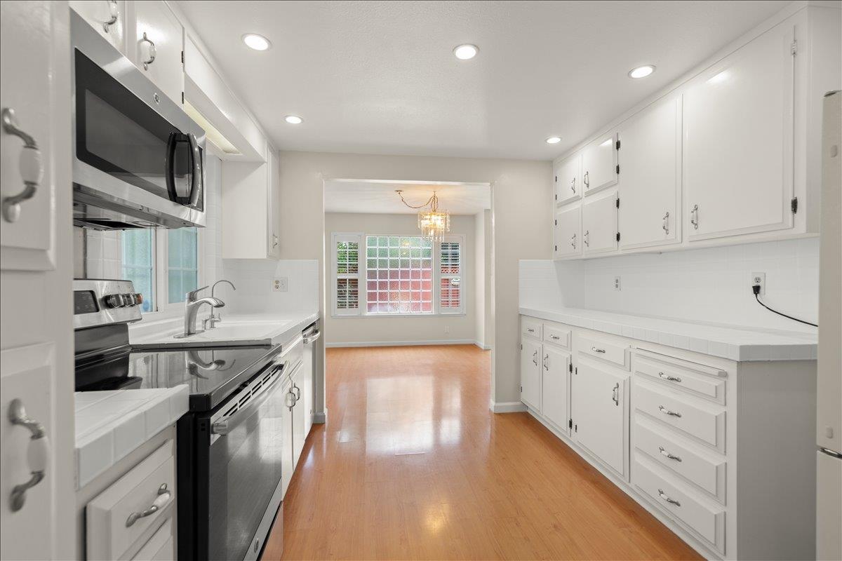 Detail Gallery Image 18 of 53 For 1010 Polk Ln, San Jose,  CA 95117 - 3 Beds | 2/1 Baths