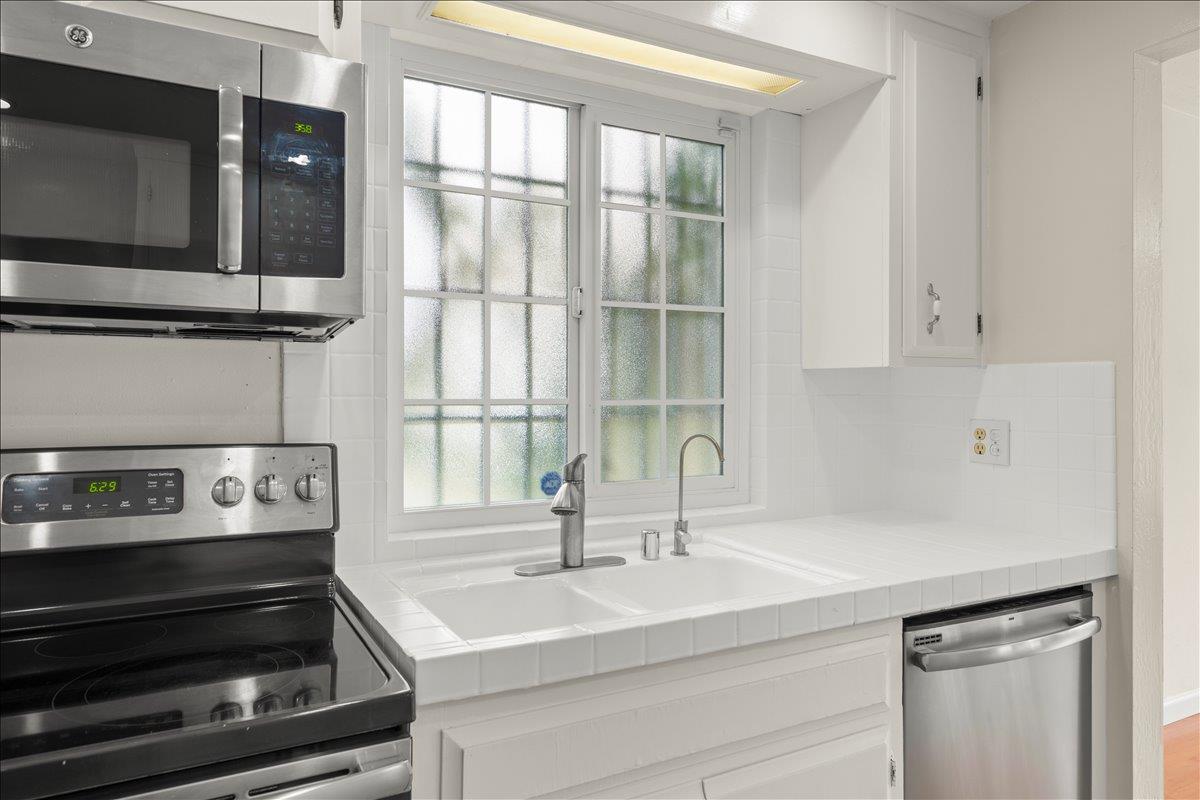 Detail Gallery Image 19 of 53 For 1010 Polk Ln, San Jose,  CA 95117 - 3 Beds | 2/1 Baths