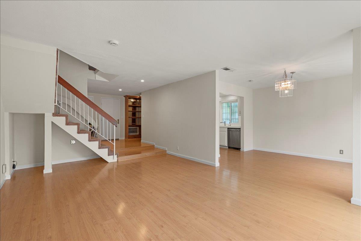 Detail Gallery Image 7 of 53 For 1010 Polk Ln, San Jose,  CA 95117 - 3 Beds | 2/1 Baths