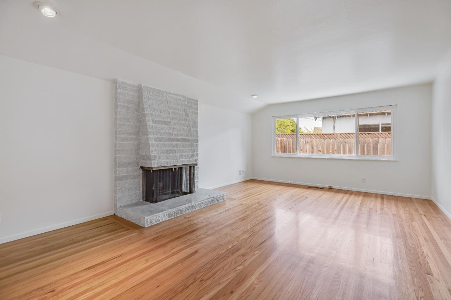 Detail Gallery Image 10 of 29 For 148 Del Mar Dr, Salinas,  CA 93901 - 3 Beds | 2 Baths