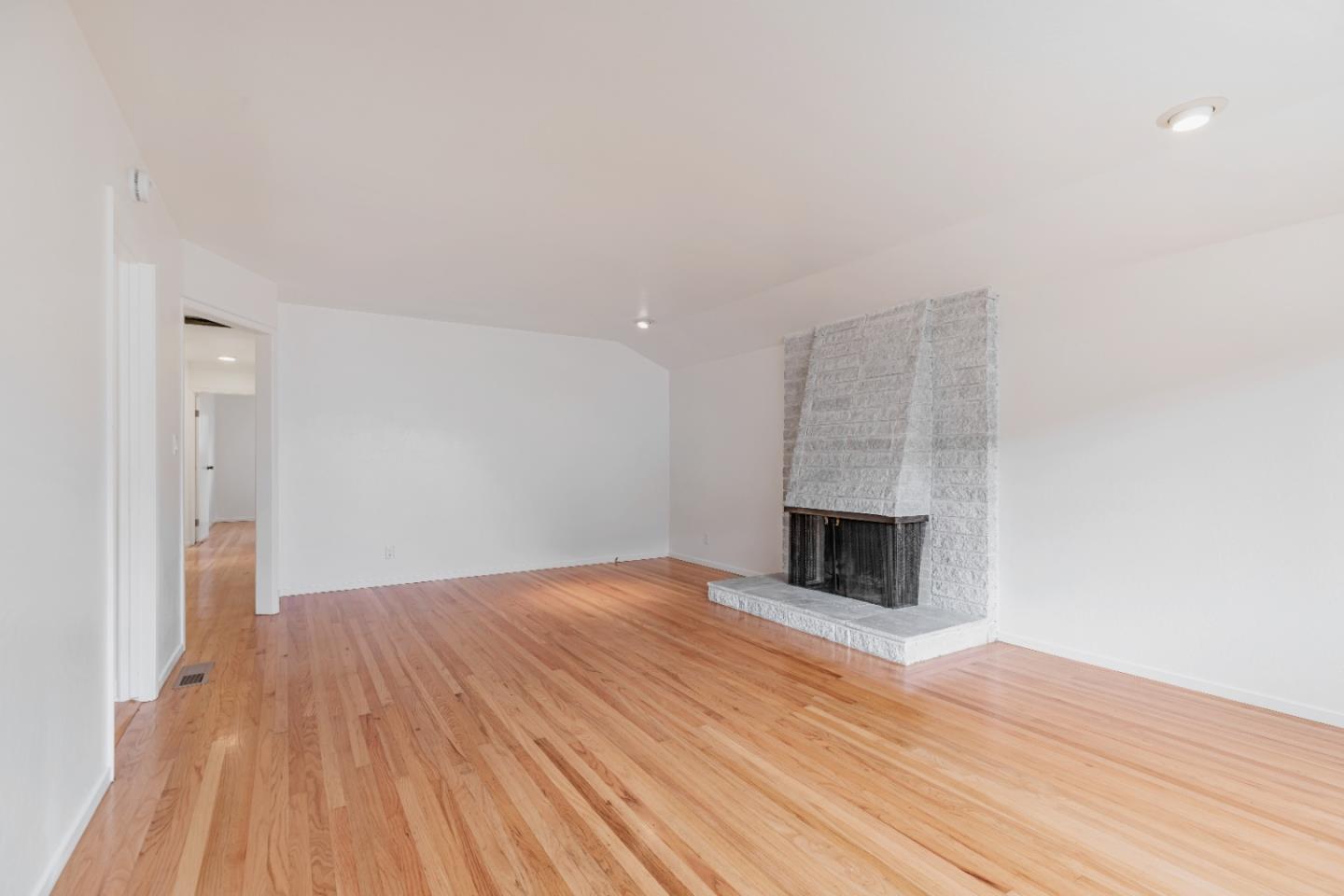 Detail Gallery Image 11 of 29 For 148 Del Mar Dr, Salinas,  CA 93901 - 3 Beds | 2 Baths