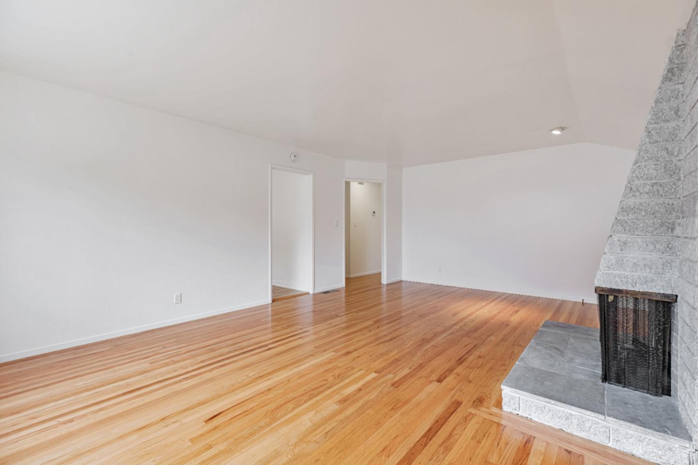 Detail Gallery Image 12 of 29 For 148 Del Mar Dr, Salinas,  CA 93901 - 3 Beds | 2 Baths
