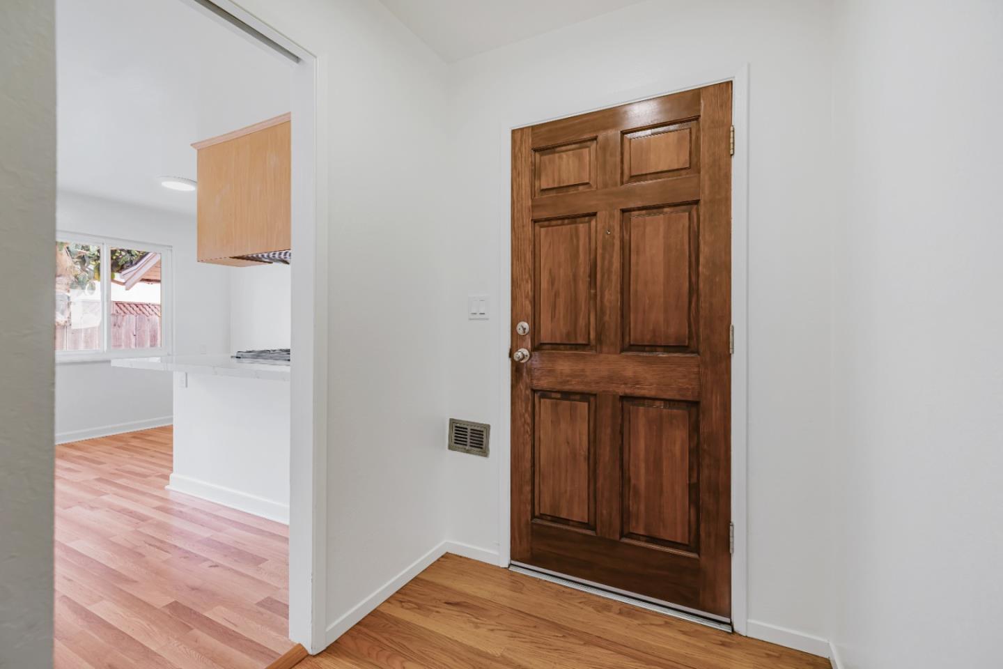 Detail Gallery Image 3 of 29 For 148 Del Mar Dr, Salinas,  CA 93901 - 3 Beds | 2 Baths