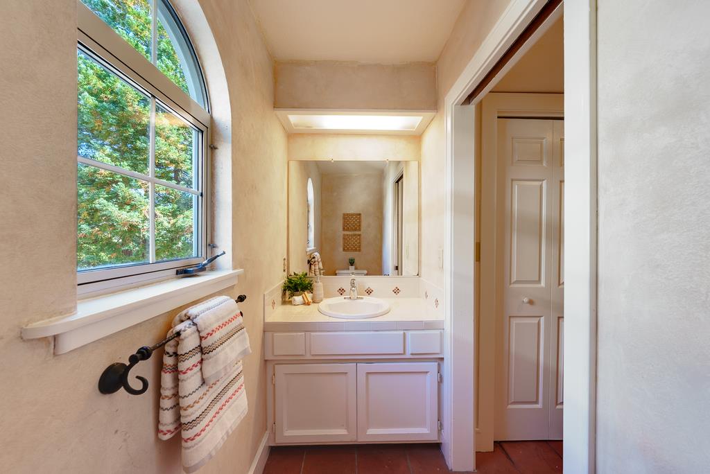 Detail Gallery Image 22 of 43 For 918 3rd St a,  Santa Cruz,  CA 95060 - 3 Beds | 2/1 Baths