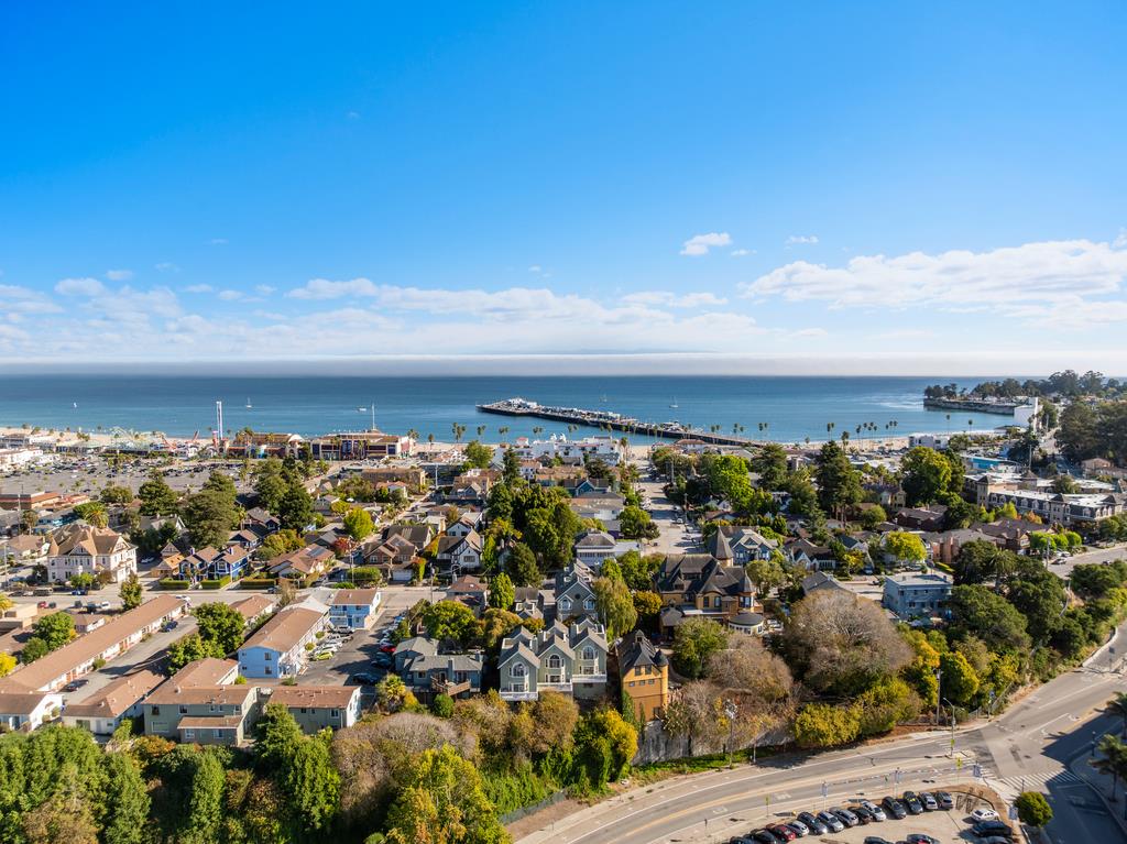 Detail Gallery Image 5 of 43 For 918 3rd St a,  Santa Cruz,  CA 95060 - 3 Beds | 2/1 Baths