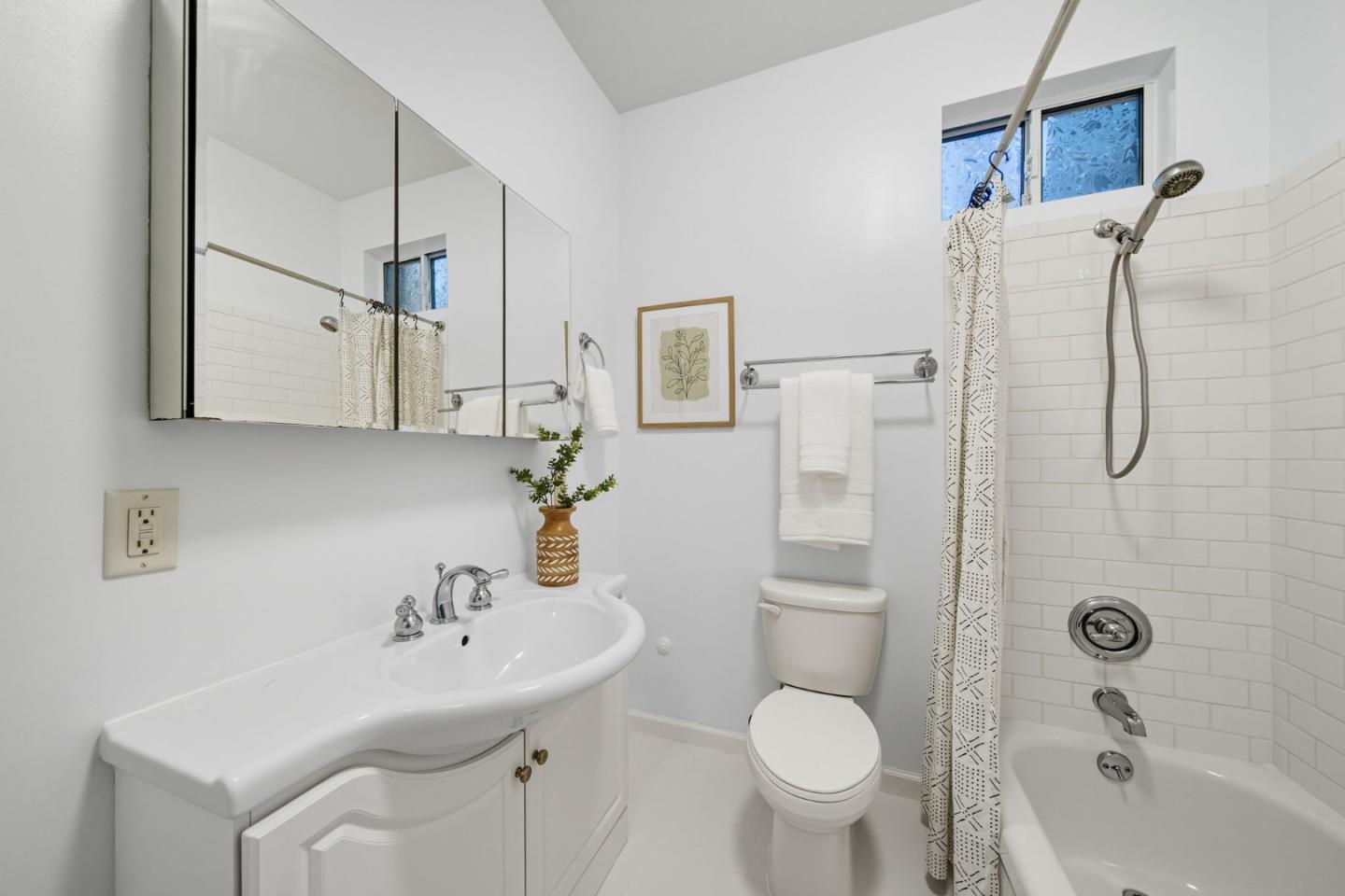 Detail Gallery Image 9 of 38 For 438 30th St, San Francisco,  CA 94131 - 2 Beds | 1 Baths