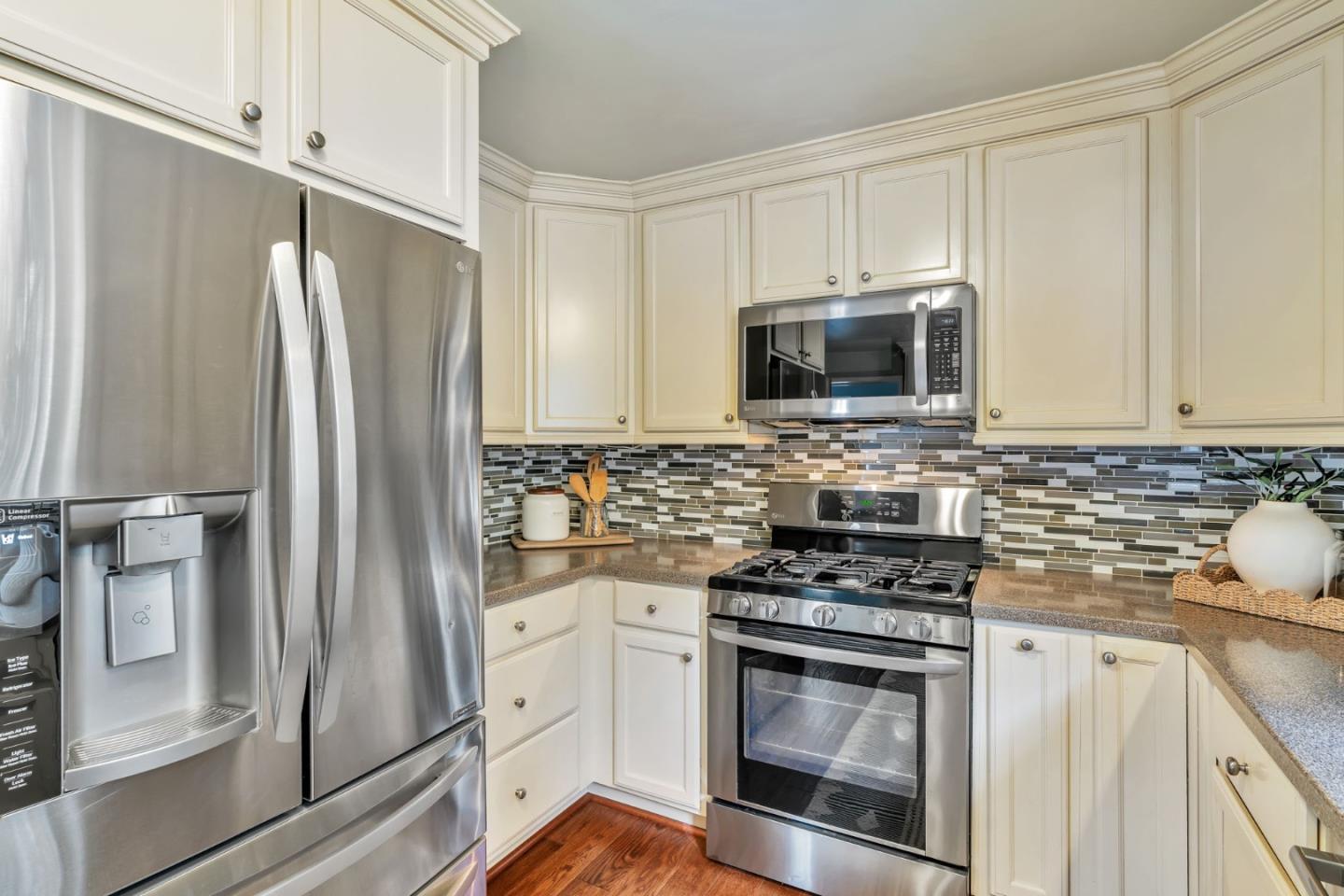 Detail Gallery Image 13 of 41 For 311 Congress Ave, Pacific Grove,  CA 93950 - 2 Beds | 2 Baths