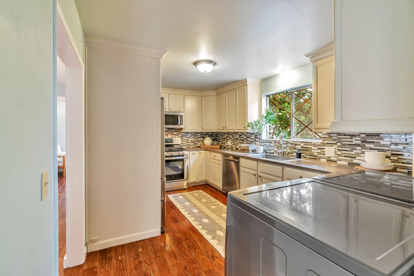 Detail Gallery Image 9 of 41 For 311 Congress Ave, Pacific Grove,  CA 93950 - 2 Beds | 2 Baths