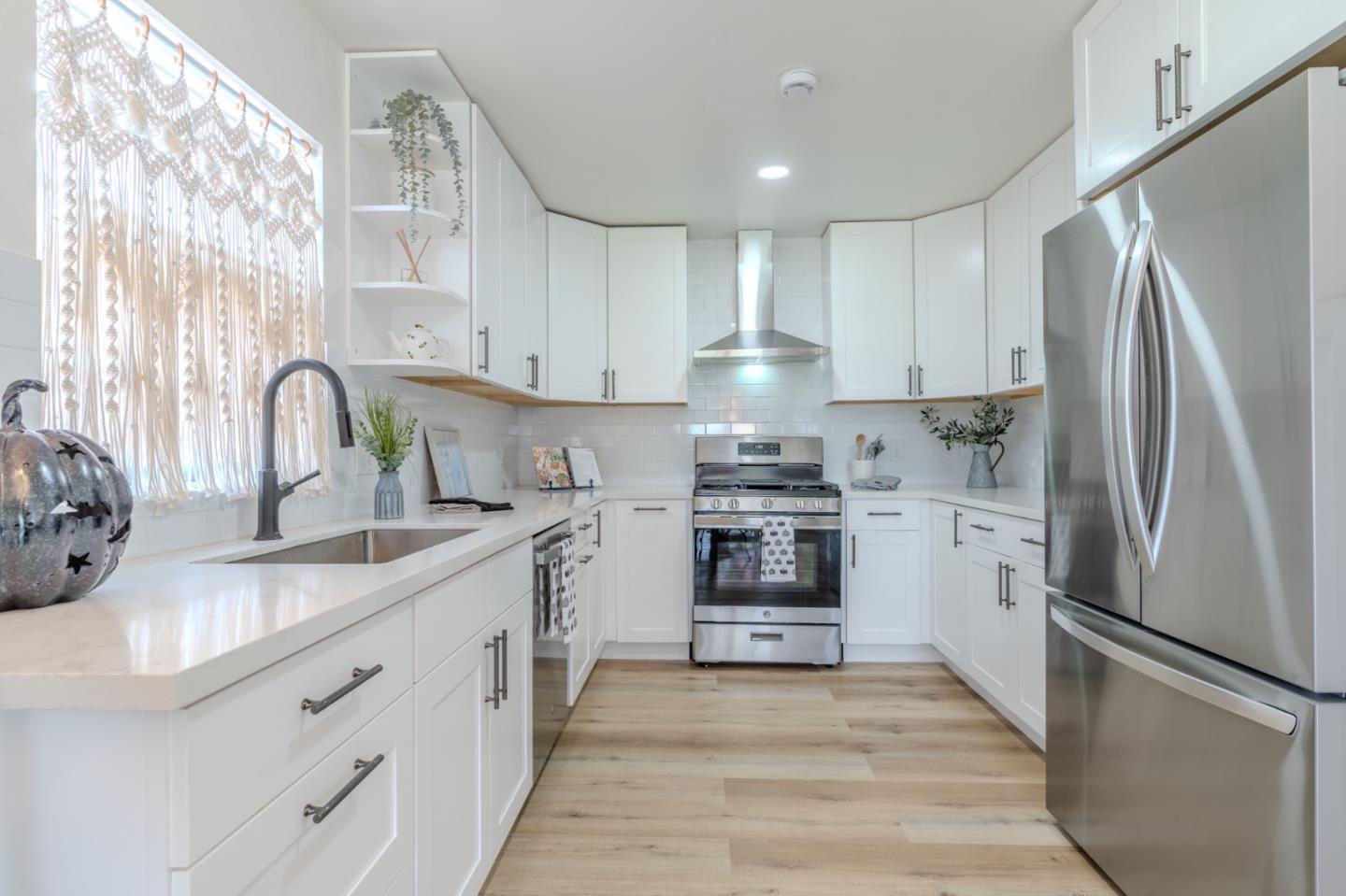 Detail Gallery Image 12 of 34 For 1324 Peralta Rd, Pacifica,  CA 94044 - 3 Beds | 2 Baths