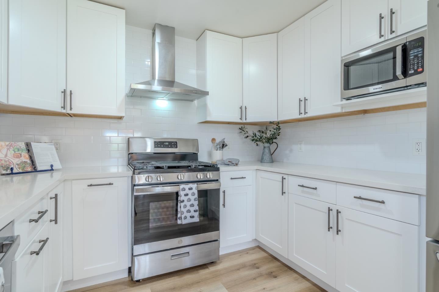 Detail Gallery Image 14 of 34 For 1324 Peralta Rd, Pacifica,  CA 94044 - 3 Beds | 2 Baths