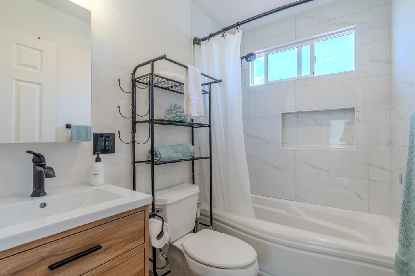 Detail Gallery Image 21 of 34 For 1324 Peralta Rd, Pacifica,  CA 94044 - 3 Beds | 2 Baths