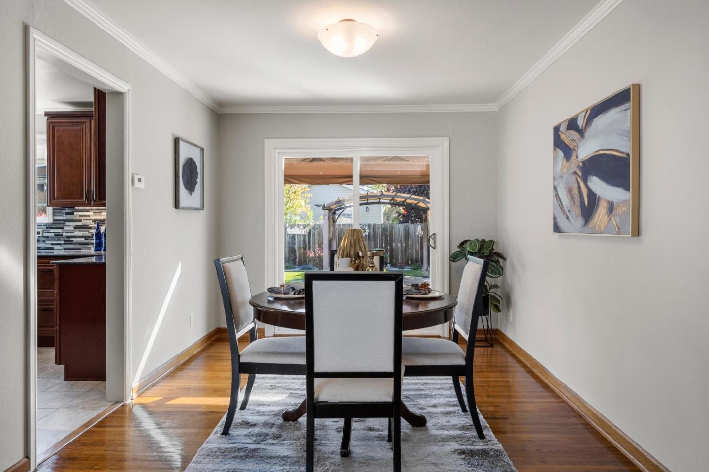 Detail Gallery Image 12 of 36 For 554 Scott Ave, Redwood City,  CA 94063 - 2 Beds | 1 Baths