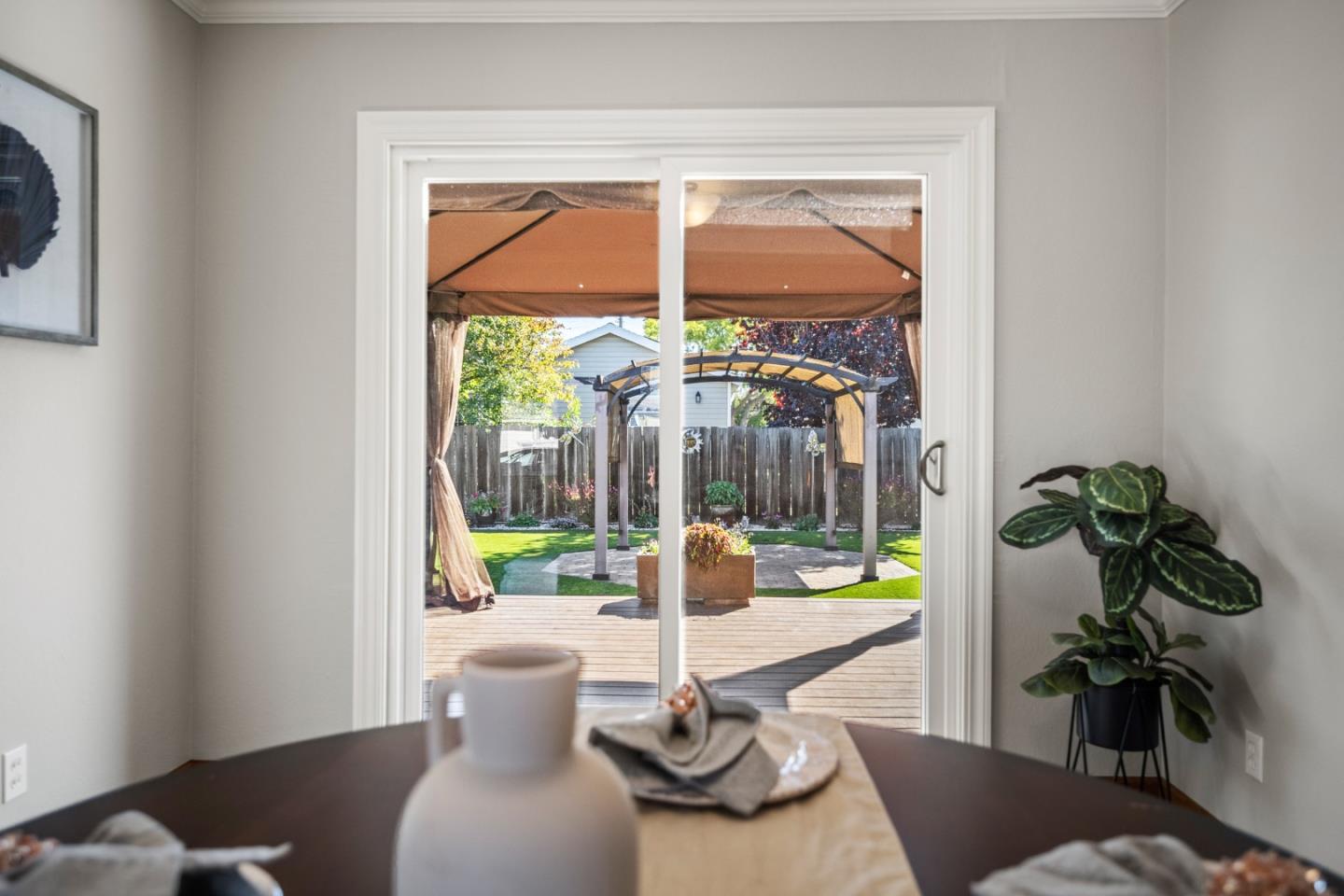 Detail Gallery Image 14 of 36 For 554 Scott Ave, Redwood City,  CA 94063 - 2 Beds | 1 Baths