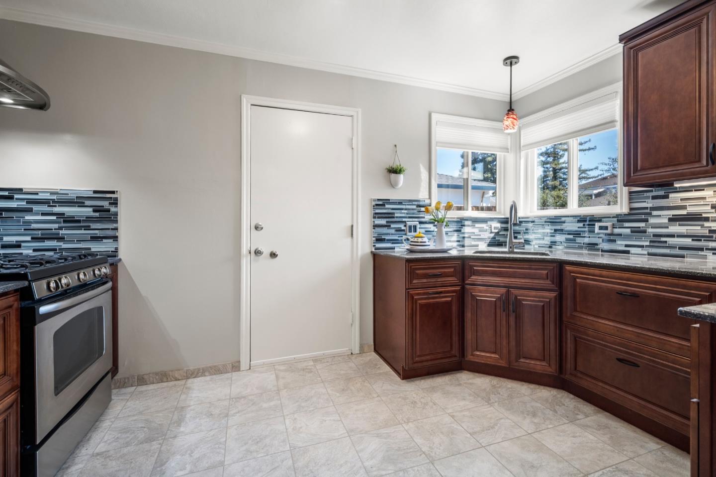 Detail Gallery Image 15 of 36 For 554 Scott Ave, Redwood City,  CA 94063 - 2 Beds | 1 Baths