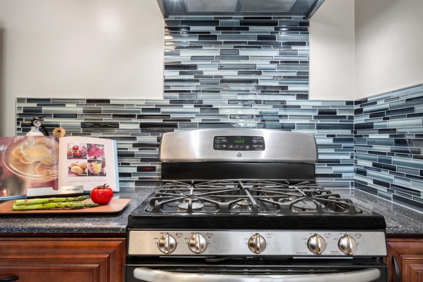 Detail Gallery Image 19 of 36 For 554 Scott Ave, Redwood City,  CA 94063 - 2 Beds | 1 Baths