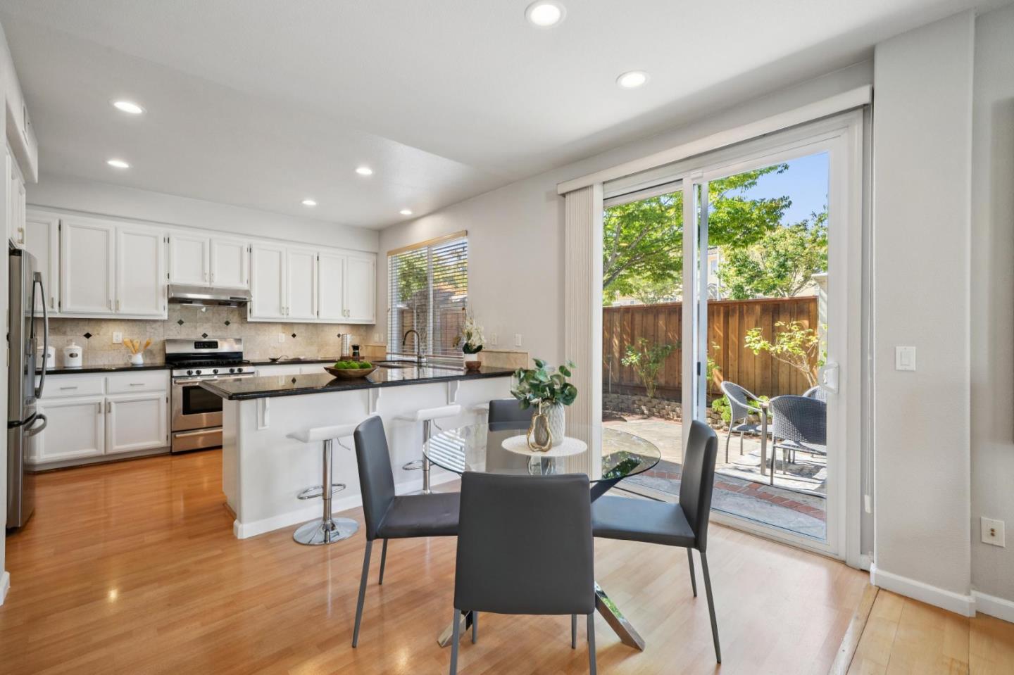 Detail Gallery Image 17 of 47 For 16 Cymbidium Cir, South San Francisco,  CA 94080 - 4 Beds | 2/1 Baths