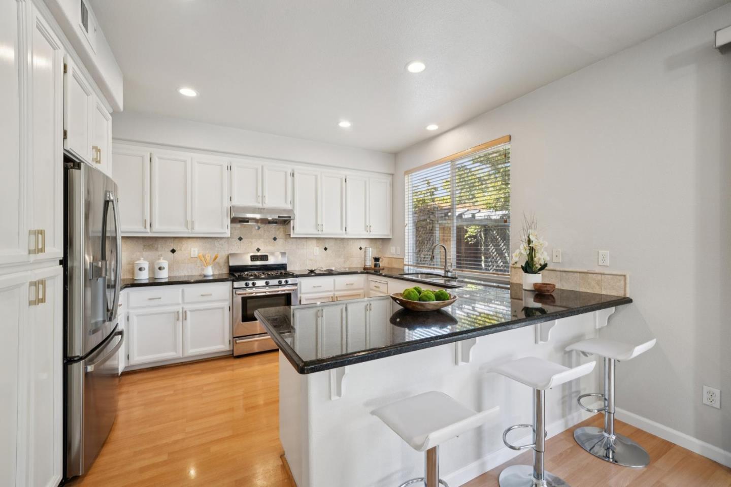 Detail Gallery Image 20 of 47 For 16 Cymbidium Cir, South San Francisco,  CA 94080 - 4 Beds | 2/1 Baths