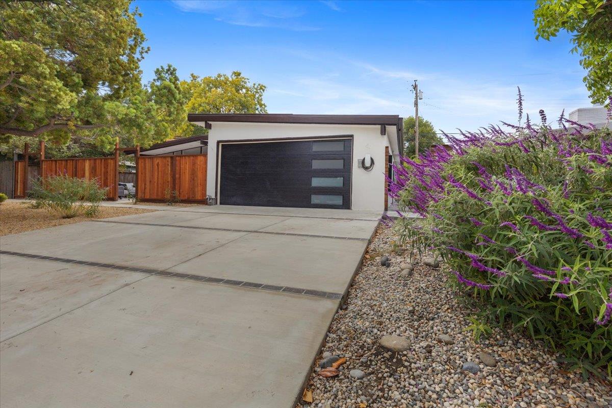 Detail Gallery Image 2 of 28 For 2375 Adele Ave, Mountain View,  CA 94043 - 3 Beds | 2 Baths