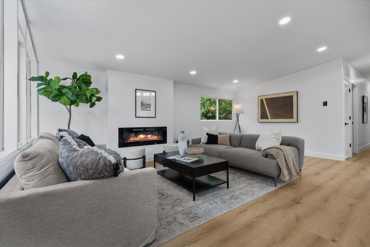 Detail Gallery Image 3 of 28 For 2375 Adele Ave, Mountain View,  CA 94043 - 3 Beds | 2 Baths