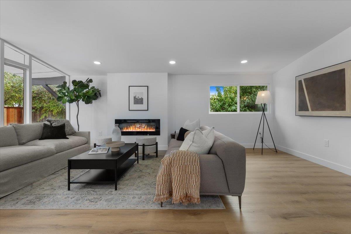 Detail Gallery Image 4 of 28 For 2375 Adele Ave, Mountain View,  CA 94043 - 3 Beds | 2 Baths