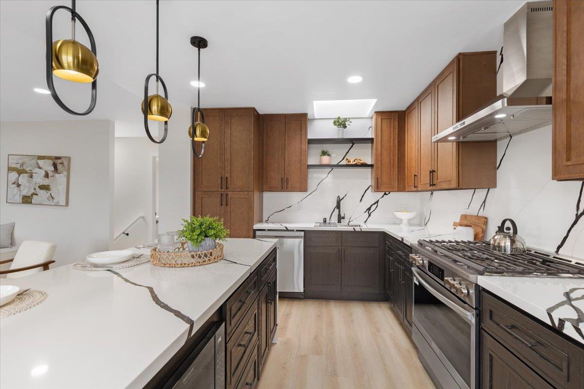 Detail Gallery Image 11 of 27 For 1970 35th Ave, San Francisco,  CA 94116 - 3 Beds | 2 Baths
