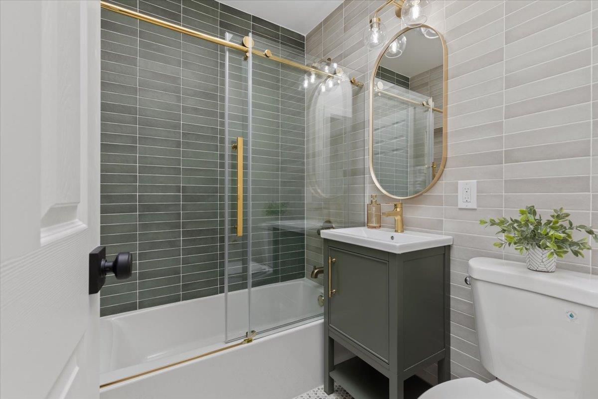 Detail Gallery Image 16 of 27 For 1970 35th Ave, San Francisco,  CA 94116 - 3 Beds | 2 Baths